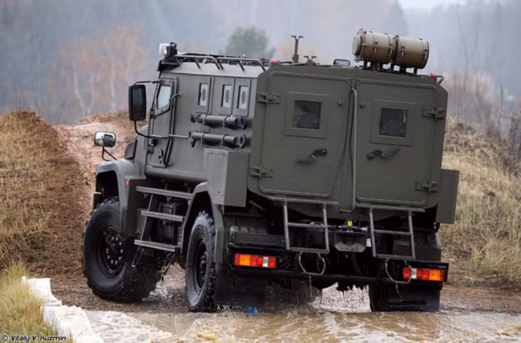 Nó được phát triển dựa trên khung gầm xe tải Kamaz-43502 với khả năng chở theo tối đa 10 binh sĩ cùng đầy đủ trang bị, Patrol-A được trang bị hệ thống giáp bảo vệ tiêu chuẩn của Quân đội Nga có thể chống lại các súng bộ binh hạng nhẹ 7,62mm kể cả súng bắn tỉa.