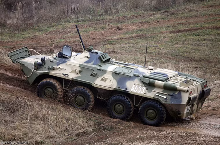Các biến thể BTR-80 của Bộ Nội vụ Nga đa phần đều là BTR-80S và chúng được trang bị hệ thống vũ khí chính gồm một tháp pháo 14.5mm và súng máy đồng trục 7.62mm.