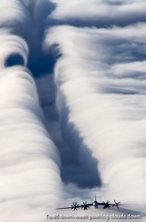 Dù khá thành công với các dòng máy bay ném bom sử dụng động cơ phản lực, nhưng làm nên tên tuổi của Tupolev vẫn dòng máy bay ném bom chiến lược tầm xa Tupolev Tu-95 sử dụng động cơ cánh quạt.