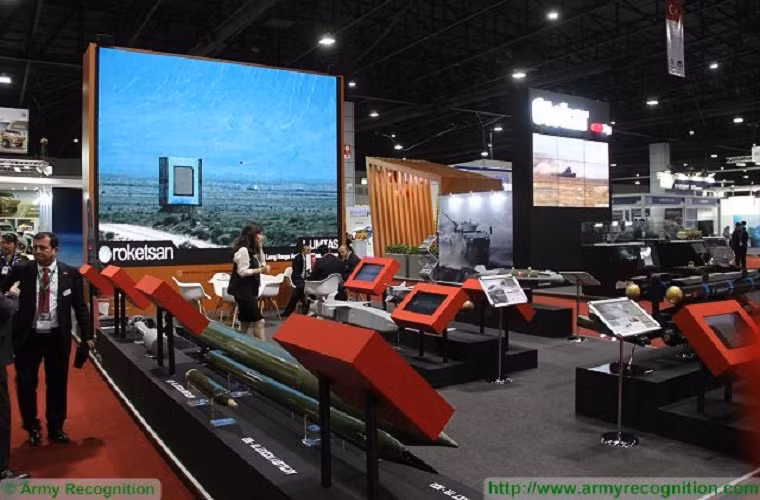 Gian hành công ty Roketsan của Thổ Nhĩ Kỳ tại triển lãm an ninh quốc phòng Châu á 2015, được biết đây là một trong những công ty chuyên chế tạo các hệ thống tên lửa tấn công và phòng không hàng đầu của Thổ Nhĩ Kỳ.