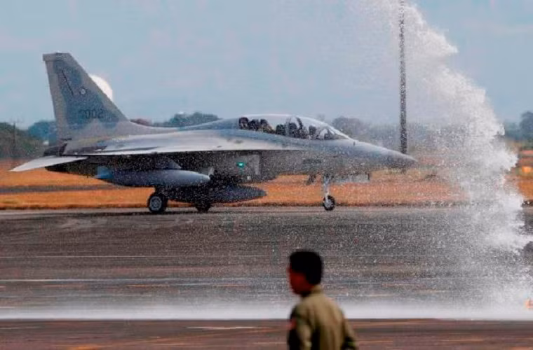 FA-50PH là một trong những biến thể dành cho chiến đấu của dòng máy bay huấn luyện và tấn công hạng nhẹ KAI T-50 Golden Eagle do Tập đoàn KAI của Hàn Quốc phát triển cho không quân nước này cũng như dành cho thị trường xuất khẩu. Phi đội máy bay tấn công hạng nhẹ TA-50 đầu tiên được Không quân Hàn Quốc đưa vào trang bị từ năm 2011.