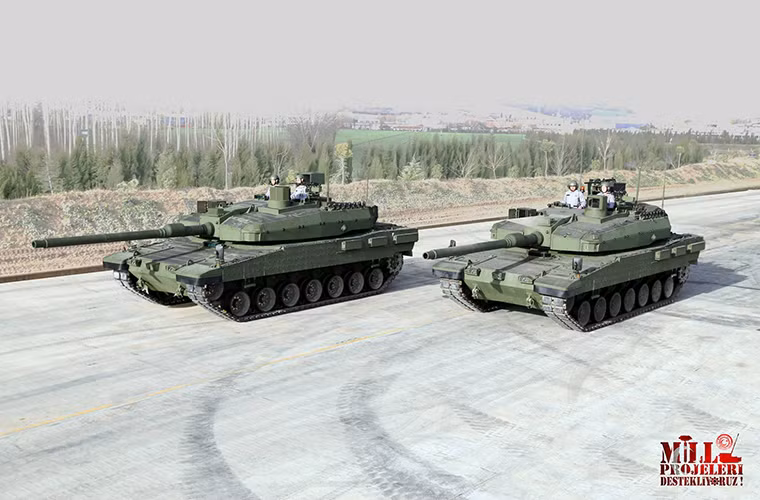 Mặc dù xe tăng chủ lực Altay được Thổ Nhĩ Kỳ phát triển dựa trên sự giúp đỡ khá lớn từ các công ty quốc phòng của Đức và Hàn Quốc. Tuy nhiên dòng xe tăng này cũng có thể được xem là biểu tượng của ngành công nghiệp quốc phòng Thổ Nhĩ Kỳ trong thời gian gần đây.