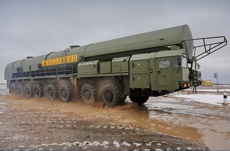 Mặc dù được đưa vào sản xuất hàng loạt từ lâu nhưng thông tin về MAZ-7917 hay MZKT-79221 chỉ được Quân đội Nga công bố khá hạn chế, chúng có tốc độ di chuyển tối đa tầm 50km/h và có tầm hoạt động hơn 500km/h.