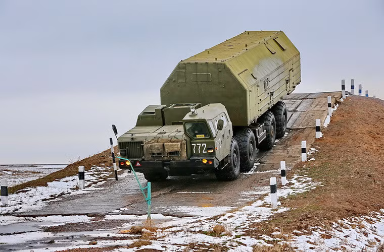 Ngoài phục vụ cho các đơn vị tên lửa chiến lược, MAZ-7310 còn là khung gầm cơ bản cho các tổ hợp tên lửa phòng không tầm xa của Nga như S-300 hay S-400.