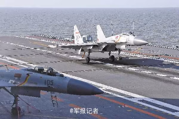 TQ huan luyen tiem kich ham J-15 tren tau san bay-Hinh-2