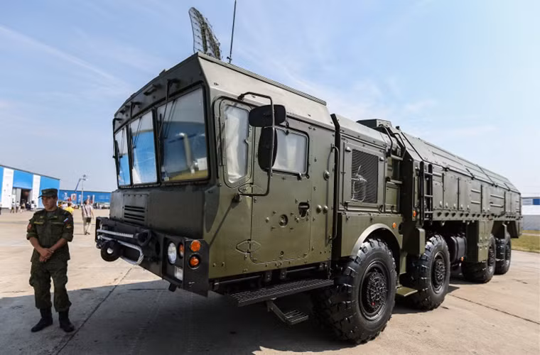 Xét về mặt công nghệ 9K720 Iskander-E hoàn toàn vượt trội so với các dòng tên lửa đạn đạo của Iran, với khả năng mang theo các đầu đạn nặng từ 480-700kg và có độ chính xác cao với chỉ số sai lệch chỉ từ 5-7m so với mục tiêu.