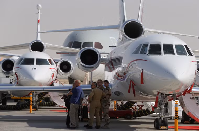 Dàn máy bay thương mại phản lực Dassault Falcon 8X tại Dubai Airshow.