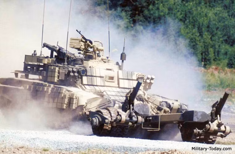 Mặc dù Thủ tướng Haider al-Abadi không công bố chính xác các phương tiện công binh sẽ mua từ Nga nhưng nhiều khả năng đó sẽ là xe bọc thép phá mìn BMR-3M do Tổng công ty chế tạo máy Uralvagonzavod chế tạo.