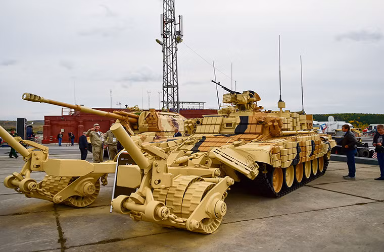 Tổng trọng lượng của một chiếc BMR-3M khoảng 48 tấn với kíp chiến đấu gồm từ 2-3 binh sĩ, dù khá nặng nhưng nó vẫn có thể di chuyển với vận tốc lên tới 60km/h và vận tốc hệ thống càng quét mìn là 12km/h.