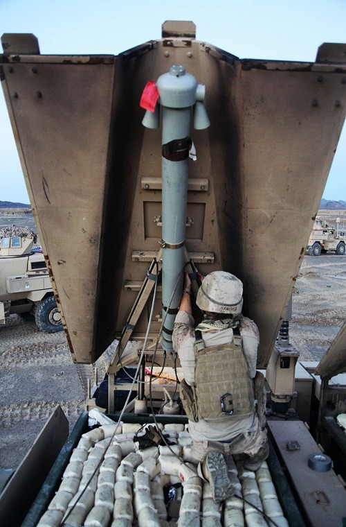 Thiết kế của ABV giống như tên gọi của nó, thực hiện nhiệm vụ dọn dẹp các tuyến đường bị phong tỏa bởi các loại mìn bộ binh và thiết bị nổ tự tạo. Đây là một trong những nguyên nhân khiến binh sĩ Mỹ thương vong lớn tại hai chiến trường Iraq và Afghanistan. Trong ảnh là ống phóng mang theo dây đai thuốc nổ của ABV.