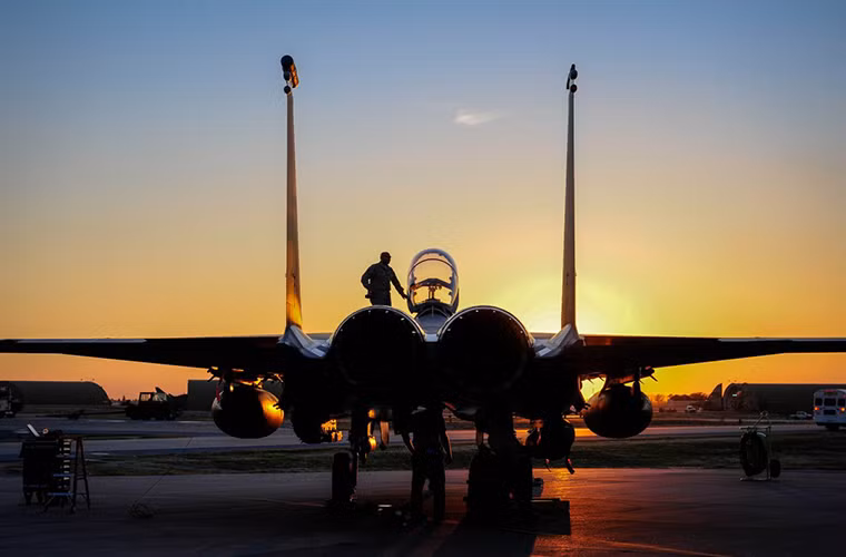 Một chiếc tiêm kích đa năng F-15E Strike Eagle của Không quân Mỹ tại căn cứ không quân Incirlik, Thổ Nhĩ Kỳ. Ảnh chụp vào ngày 12/11/2015 trong bối cảnh căng thẳng giữa Thổ Nhĩ Kỳ và Nga trong vấn đề Syria ngày càng leo thang.