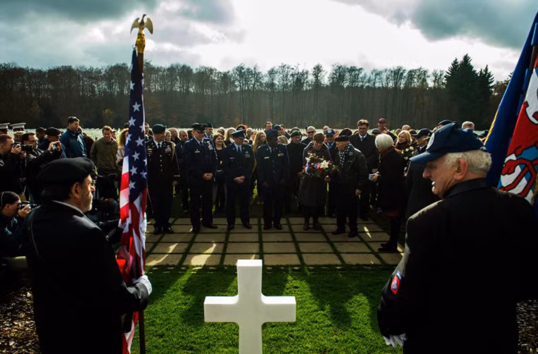 Các cựu chiến binh Mỹ trong một buổi lễ tưởng niệm vị tướng huyền thoại của Quân đội Mỹ trong Chiến tranh Thế giới thứ 2 Tướng George Patton.