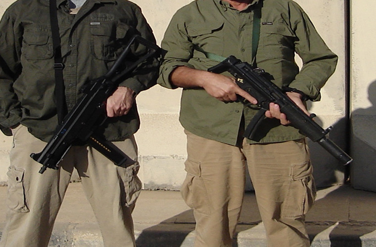 Ngoài thị trường chợ đen, các kho vũ khí thuộc lực lượng an ninh Iraq hay Syria trong đó có số lượng lớn những khẩu tiểu liên MP5 lọt vào tay IS sau khi quân đội các nước này bỏ chạy khỏi vị trí phòng thủ cũng là nguyên nhân dẫn tới mẫu súng tiểu liên này trở nên phổ biến.