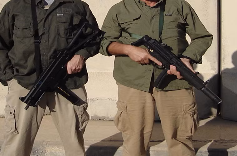 Ngoài thị trường chợ đen, các kho vũ khí thuộc lực lượng an ninh Iraq hay Syria trong đó có số lượng lớn những khẩu tiểu liên MP5 lọt vào tay IS sau khi quân đội các nước này bỏ chạy khỏi vị trí phòng thủ cũng là nguyên nhân dẫn tới mẫu súng tiểu liên này trở nên phổ biến.