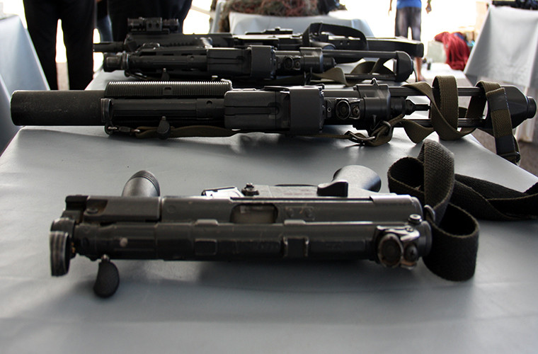 Một trong những mẫu súng yêu thích khác của IS là dòng súng tiểu liên Heckler &amp; Koch MP5 do Đức sản xuất cũng như các phiên bản sao chép của nó. MP5 phổ biến tới mức bạn có thể dễ dàng mua nó tại bất cứ chợ vũ khí nào ở Trung Đông với nhiều mức giá khác nhau, nhỏ gọn dễ sử dụng chính là yếu tố khiến MP5 được các tay súng IS thích sử dụng mẫu súng này.