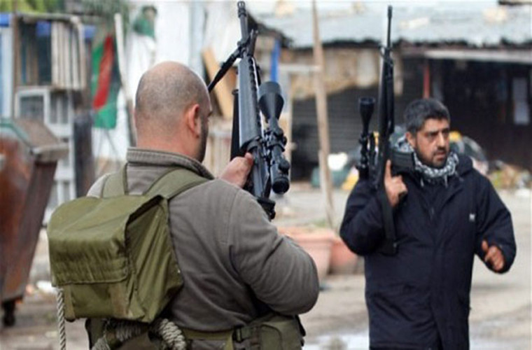 Đứng vị trí thứ 2 trong kho súng bộ binh của IS là dòng súng trường tấn công M16 của Mỹ. Điều này nghe có vẻ vô lý nhưng thực tế M16 chỉ đứng sau AK về độ phổ biến tại Trung Đông, khi hàng trăm ngàn khẩu M16 được Mỹ viện trợ cho Quân đội Iraq và các nhóm vũ trang đối lập.