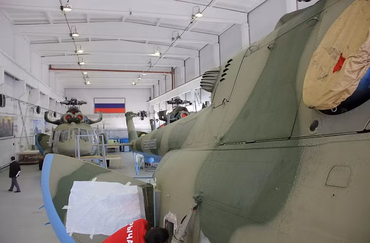 Richag-AV do công ty KRET phát triển và có thể vô hiệu hóa và gây nhiễu hệ thống radar, thiết bị định vị và các hệ thống điện tử khác trong hệ thống phòng không của đối phương từ khoảng cách hàng trăm km.