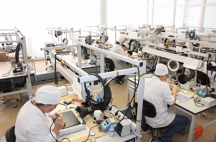 Mọi thiết bị điện tử thuộc các dòng tổ hợp tác chiến điện tử mặt đất do Kazan sản xuất đều được chế tạo tại nhà máy này.