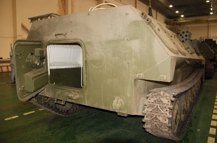 Một tổ hợp tác chiến điện tử Rtut-BM có khả năng bảo vệ binh lực và sinh lực trên một diện tích rộng từ 20 ha đến 50 ha, thời gian triển khai trong vòng 10 phút, với kíp vận hành chỉ gồm 2 binh sĩ. Nó được phát triển bởi công ty công nghệ vô tuyên điện tử KRET của Nga và nhà máy Kazan là một trong những nơi sản xuất tổ hợp EW này.