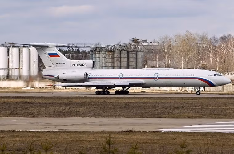 Dù bị loại bỏ phần lớn ở thị trường dân sự tuy nhiên chuyên cơ Tu-154 vẫn tồn tại trong trang bị quân đội Nga và nhiều nước trên thế giới.