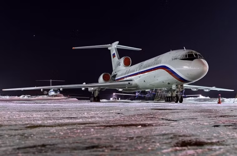 Biến thể Tu-154M có thể chở tối đa tới 180 hành khách cùng phi hành đoàn 4 người, trọng lượng cất cánh tối đa của nó có thể đạt 104 tấn, từ khi được giới thiệu từ năm 1982 cho tới nay đã có ít nhất 320 chiếc Tu-154M được chế tạo.