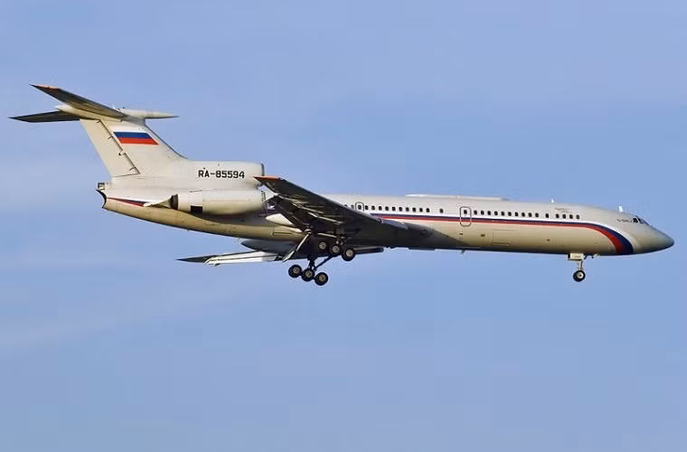 Những chiếc Tu-154 biến thể thương mại phục vụ chủ yếu cho các hãng hàng không nội địa của Liên Xô và Nga sau này.