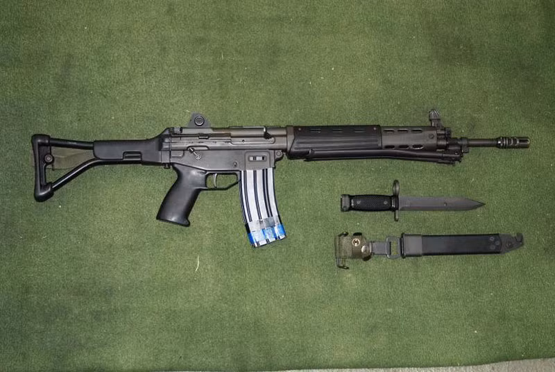 Phan tham cua sung truong tan cong AR-18 My-Hinh-2