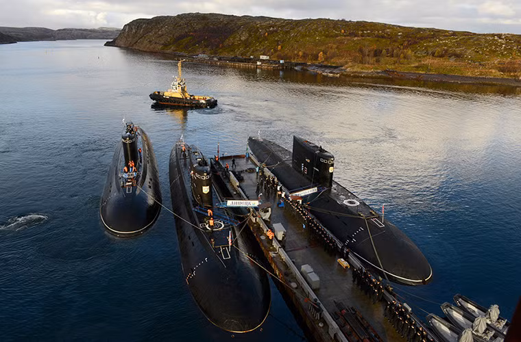 Tàu ngầm diesel-điện Kaluga là một trong 6 tàu ngầm lớp Kilo Project 877 được Hải quân Nga biên chế cho Hạm đội Biển Bắc. Con tàu đã trải qua đợt đai tu lớn và trở lại phục vụ từ năm 2012.