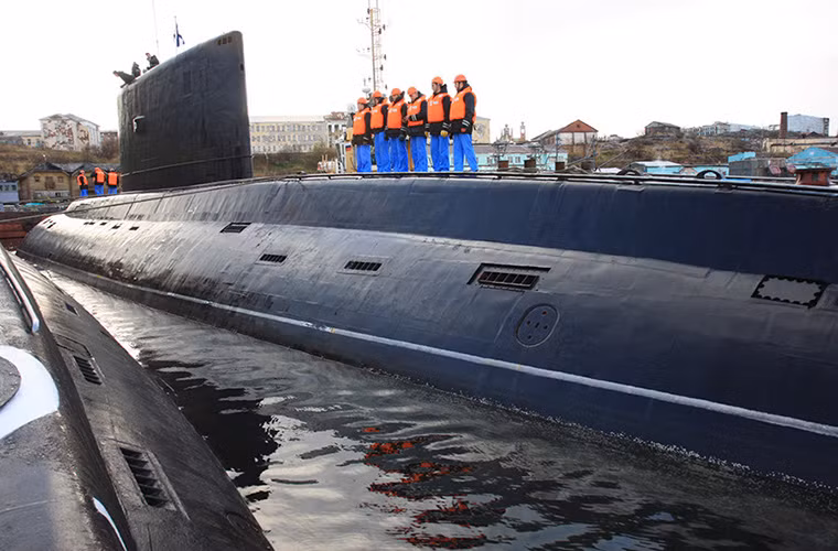 Đa phần các tàu ngầm thuộc Project 877 của Hải quân Nga đều có niên hạn sử dụng từ khá lâu nhưng chúng vẫn tiếp tục được nâng cấp và hiện đại hóa, trong đó có thể kể tới tàu ngầm Kaluga.