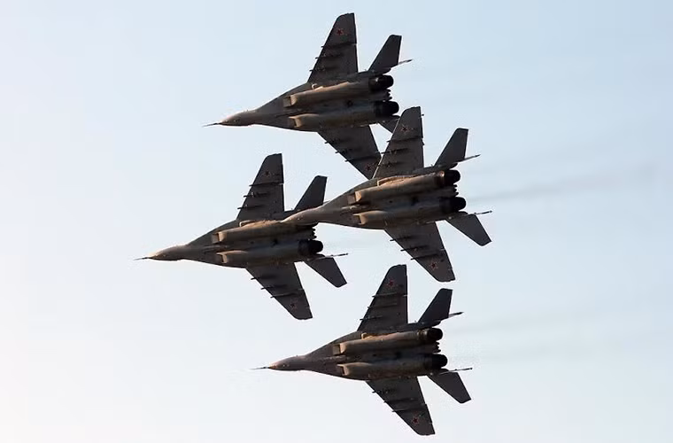 Sức mạnh của MiG-29 nằm ở hai động cơ đẩy Klimov RD-33 có công suất 18,300 lbf mỗi chiếc, nó có thể bay với tốc độ tối đa lên tới 2.400km/h tức gấp 2.2 lần vận tốc âm thanh với tầm hoạt động hiệu quả là 1.430km.