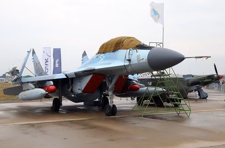 Dù trải qua nhiều chương trình nâng cấp khác nhau nhưng MiG-29 vẫn bị đánh giá là hoạt động kém hiệu quả và lỗi thời hơn các dòng máy bay chiến đấu khác của Nga hiện tại.