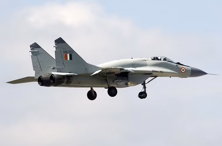 Lịch sử ra đời của MiG-29 tương tự như của máy bay tiêm kích Sukhoi Su-27 "Flanker". Thời điểm đó, giới tướng lĩnh Liên Xô lúc đó muốn phát triển một mẫu máy bay chiến đấu thế hệ mới để có thể đối trọng với chương trình phát triển máy bay chiến đấu tiên tiến ‘F-X’ của Không quân Mỹ và sau này được biết tới như những chiếc máy bay tiêm kích đa nhiệm F-15.