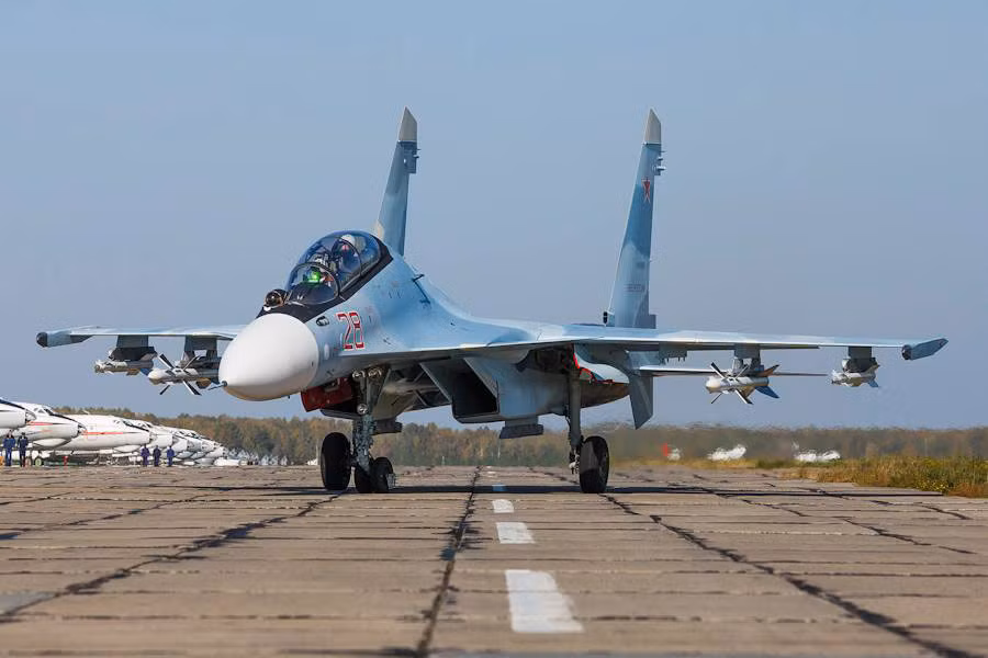 Su-30SM là phiên bản đặc biệt của dòng Su-30 Flanker. Tiêm kích này được thiết kế chuyên dùng cho nhiệm vụ chiếm ưu thế trên không. Nhà sản xuất Sukhoi đã trang bị cho máy bay những công nghệ tiên tiến nhất của Nga.