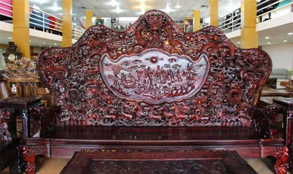 Bộ bàn ghế bằng gỗ sưa có giá lên đến 100 tỷ đồng - Hình 6 Bo ban ghe bang go sua co gia len den 100 ty dong-Hinh-6