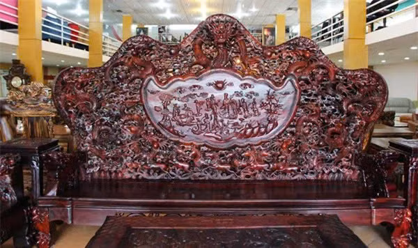 Bo ban ghe bang go sua co gia len den 100 ty dong-Hinh-6