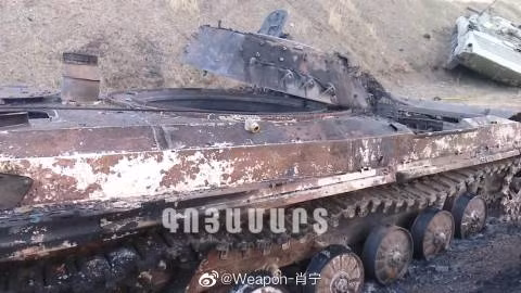 Nghi vấn Azerbaijan mất 30 xe tăng sau 12 giờ đụng độ với Armenia - Hình 7 Nghi van Azerbaijan mat 30 xe tang sau 12 gio dung do voi Armenia-Hinh-7