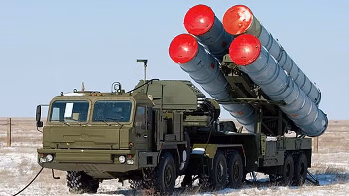 "UAV phát hiện một số lượng lớn nhân lực, phương tiện, thiết bị quân sự của Armenia nằm ở tuyến đầu cũng như sâu trong tuyến phòng thủ của đối phương, và đã tiêu diệt chúng", thông điệp của Bộ Quốc phòng Azerbaijan nêu rõ.