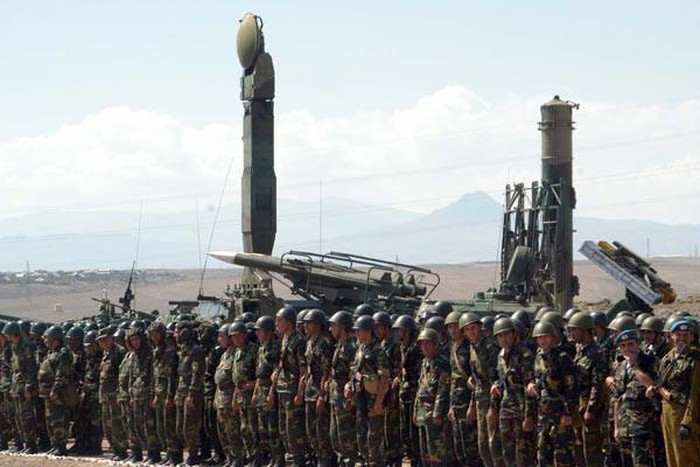 Giới chức quân sự Azerbaijan cho rằng không phận Nagorno Karabakh hiện đã được "dọn sạch hoàn toàn" cho không quân Azerbaijan hoạt động. Nhưng đây là một tuyên bố gây ra rất nhiều tranh cãi.