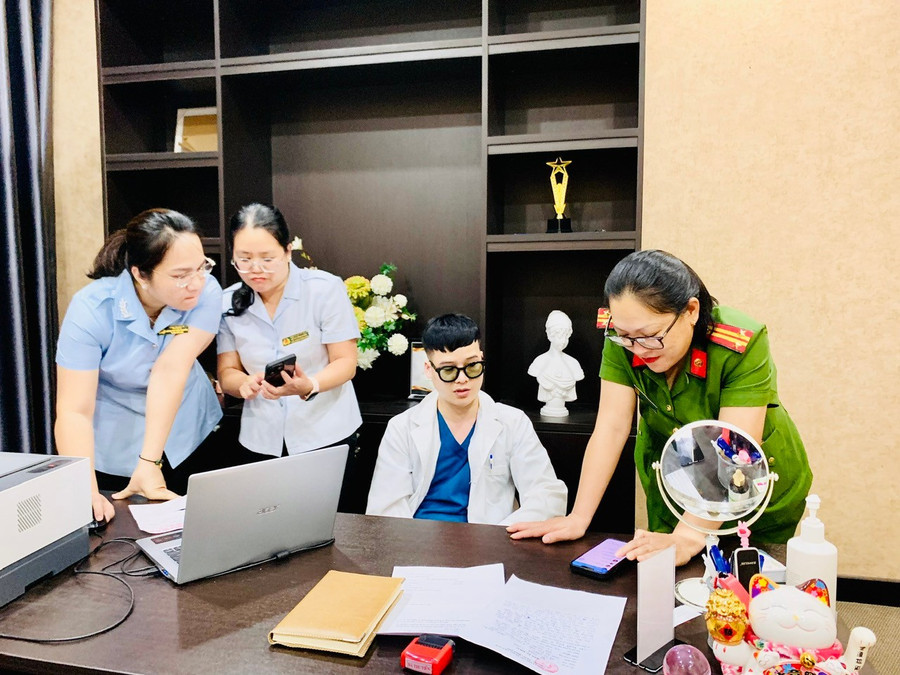 Gia Lai: Dung hoat dong, thao go bien hieu phong kham “chui“-Hinh-2