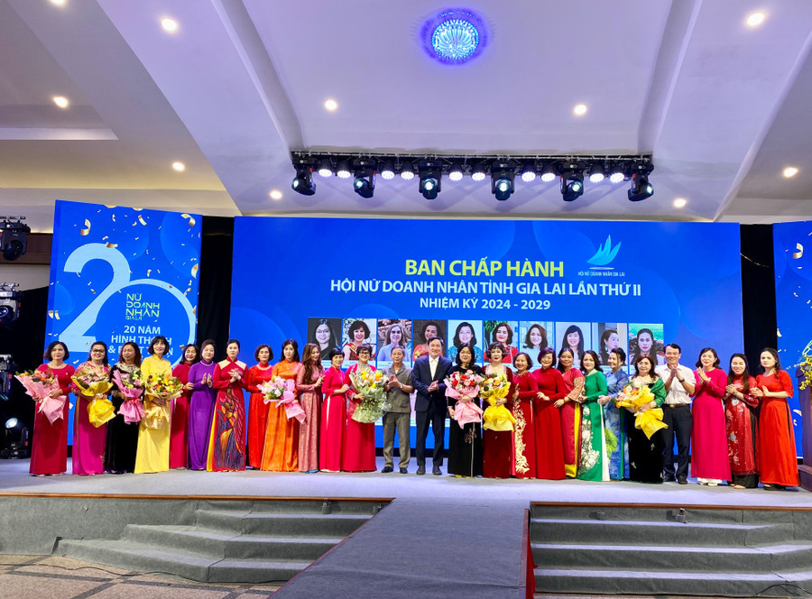 Bà Đặng Thị Mỹ Dung tiếp tục làm Chủ tịch Hội Nữ doanh nhân Gia Lai Ba Dang Thi My Dung tiep tuc lam Chu tich Hoi Nu doanh nhan Gia Lai