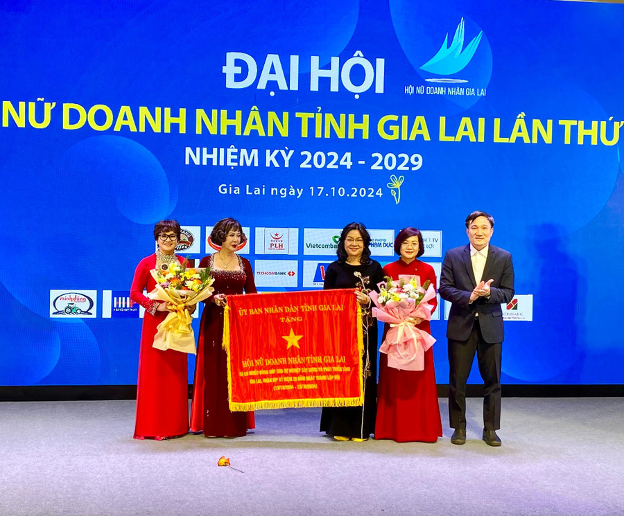 Bà Đặng Thị Mỹ Dung tiếp tục làm Chủ tịch Hội Nữ doanh nhân Gia Lai - Hình 3 Ba Dang Thi My Dung tiep tuc lam Chu tich Hoi Nu doanh nhan Gia Lai-Hinh-3