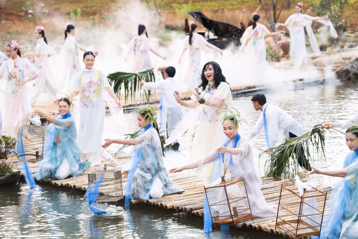 Kon Tum: Lung linh “Mang Den-Thien duong hong”-Hinh-3