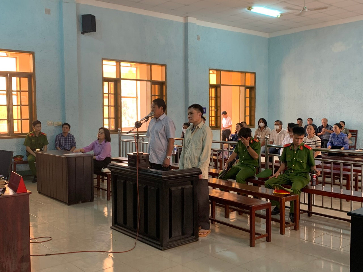 Cuu giam doc So GD&DT Gia Lai bi tuyen 12 thang tu