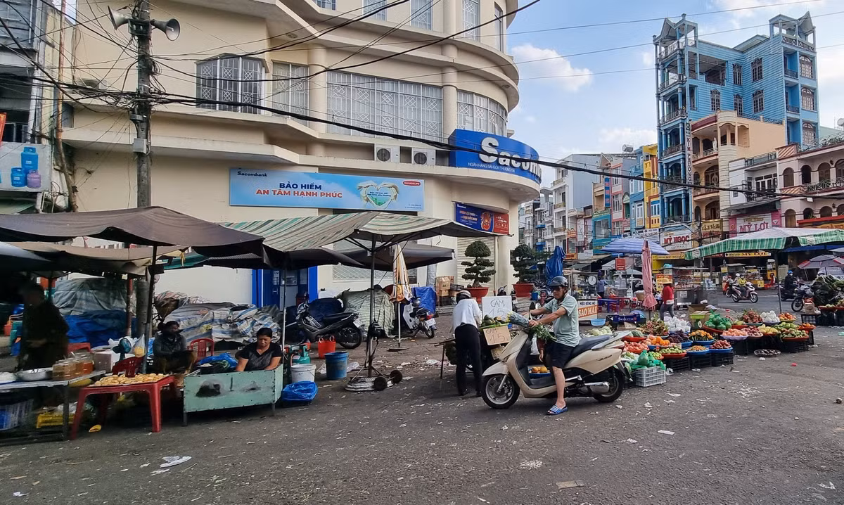 Dung hoat dong kinh doanh khu vuc duong Nguyen Thien Thuat, TP.Pleiku