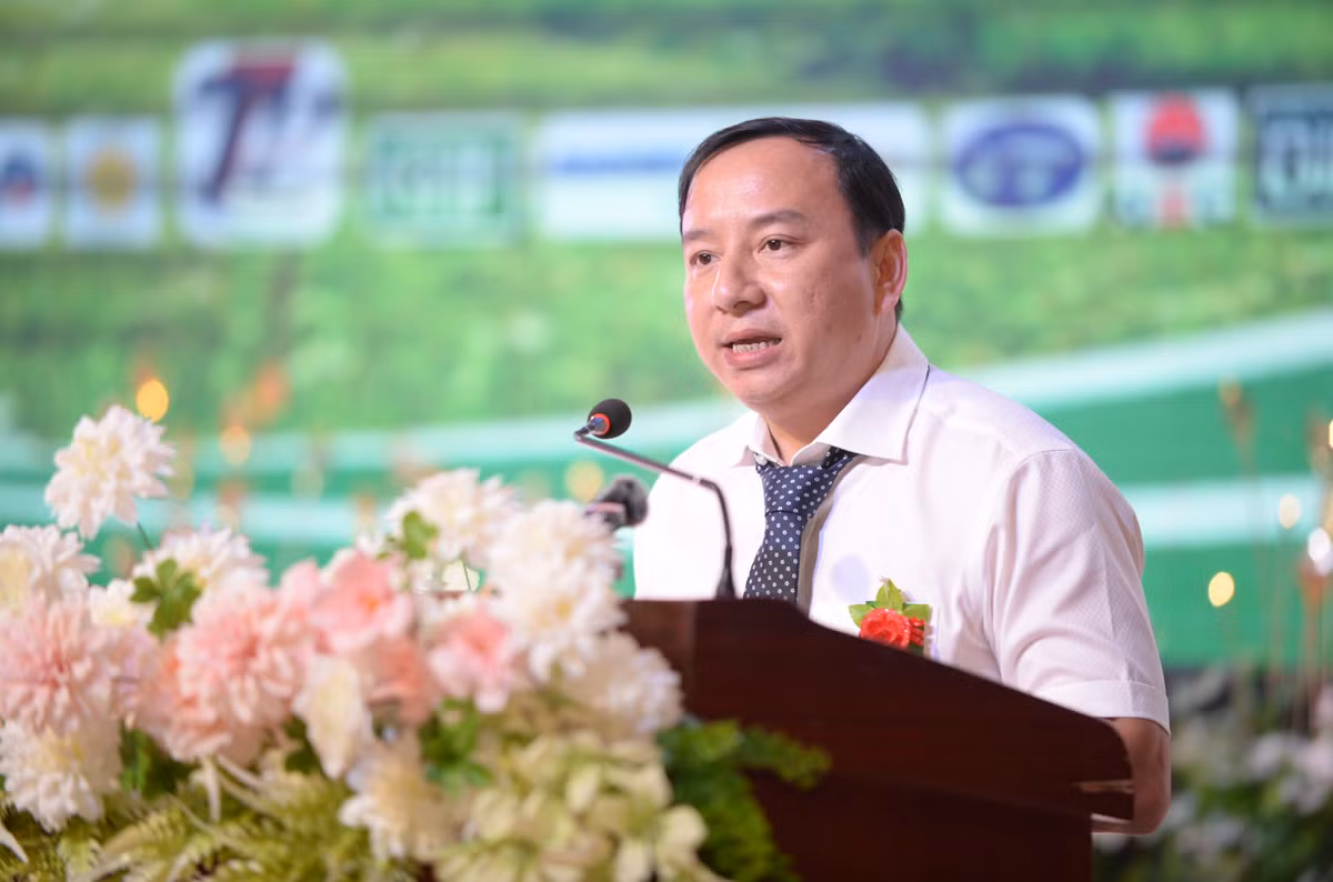 Gia Lai tôn vinh nhiều doanh nghiệp nhân Ngày Doanh nhân Việt Nam - Hình 5 Gia Lai ton vinh nhieu doanh nghiep nhan Ngay Doanh nhan Viet Nam-Hinh-5