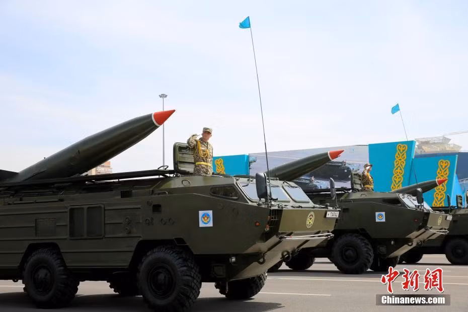 Các xe phóng tự hành tổ hợp tên lửa đạn đạo Tochka-U. Nguồn ảnh: Tân Hoa Xã