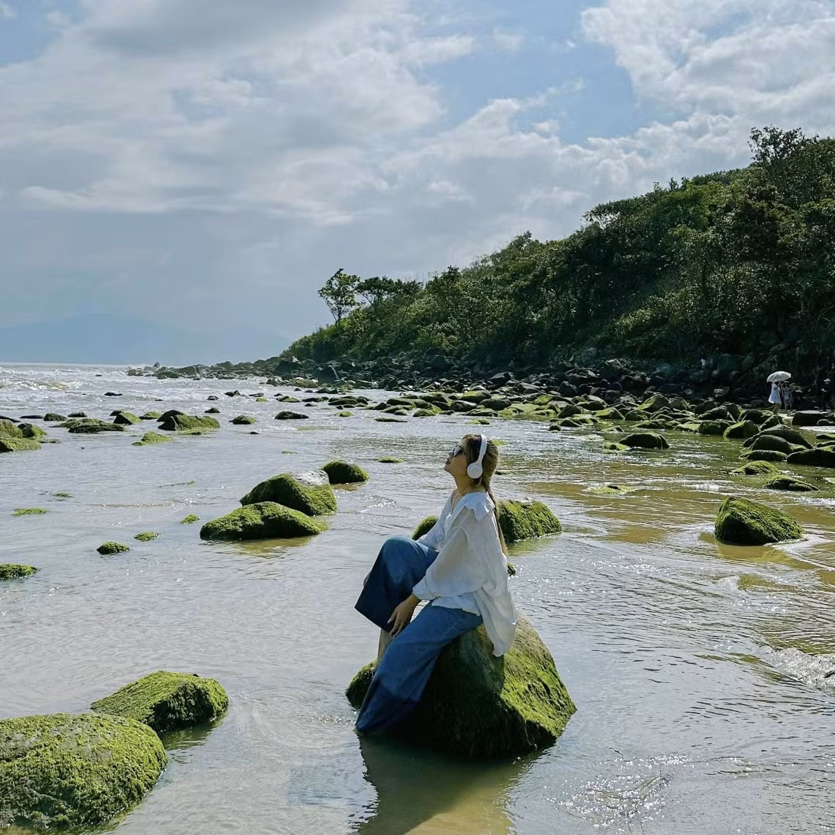 Với vẻ đẹp quyến rũ của tạo hóa, ghềnh đá Nam Ô đang là điểm tham quan lý tưởng cho du khách khi đến Đà Nẵng dịp này. Ảnh Hồ Thiên Nga