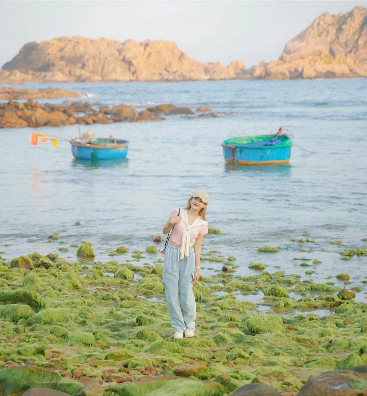 Đến Nhơn Hải ngắm rêu du khách còn có cơ hội để trải nghiệm, khám phá cuộc sống làng chài yên bình, thưởng thức ẩm thực dân dã của ngư dân địa phương. Ảnh FB Lin Lin