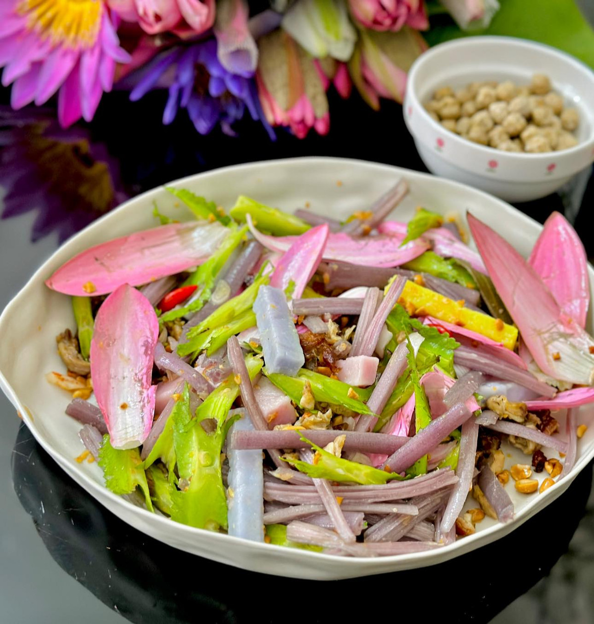 Với hương vị đặc biệt, màu sắc đa dạng và cách chế biến đa dạng, bánh đá đã chinh phục được biết bao thực khách. Ảnh Internet