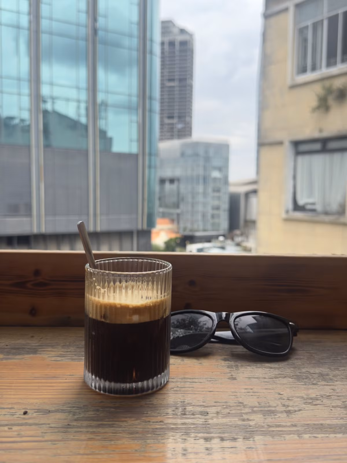 Khách Tây say “đứ đừ” khi lần đầu uống cà phê đen đá Việt - Hình 2 Khach Tay say “du du” khi lan dau uong ca phe den da Viet-Hinh-2